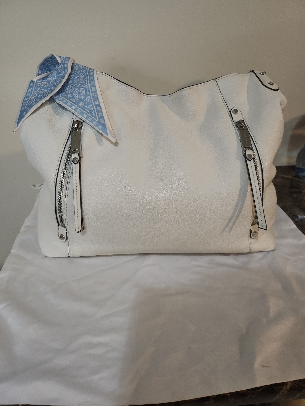 Michael Kors White Leather Shoulder Bag w Scarf/Dustbag EUC - Picture 2 of 16